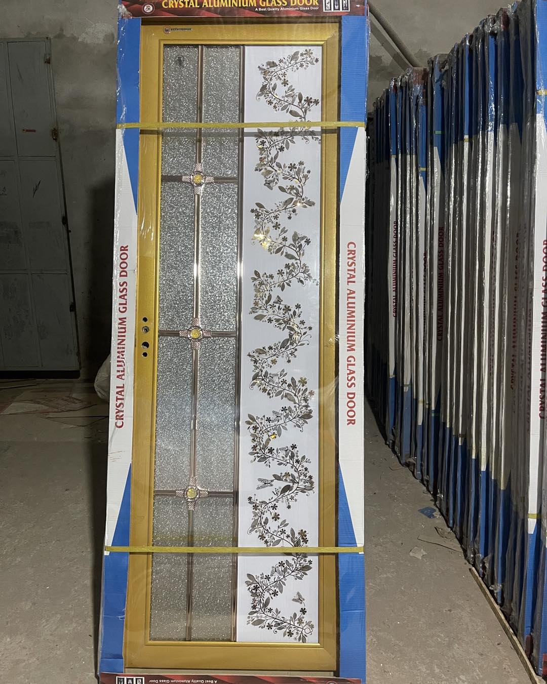 4-1.jpg লাক্সারি গোল্ডেন জারা এলুমিনিয়াম গ্লাস ডোর - Image 7