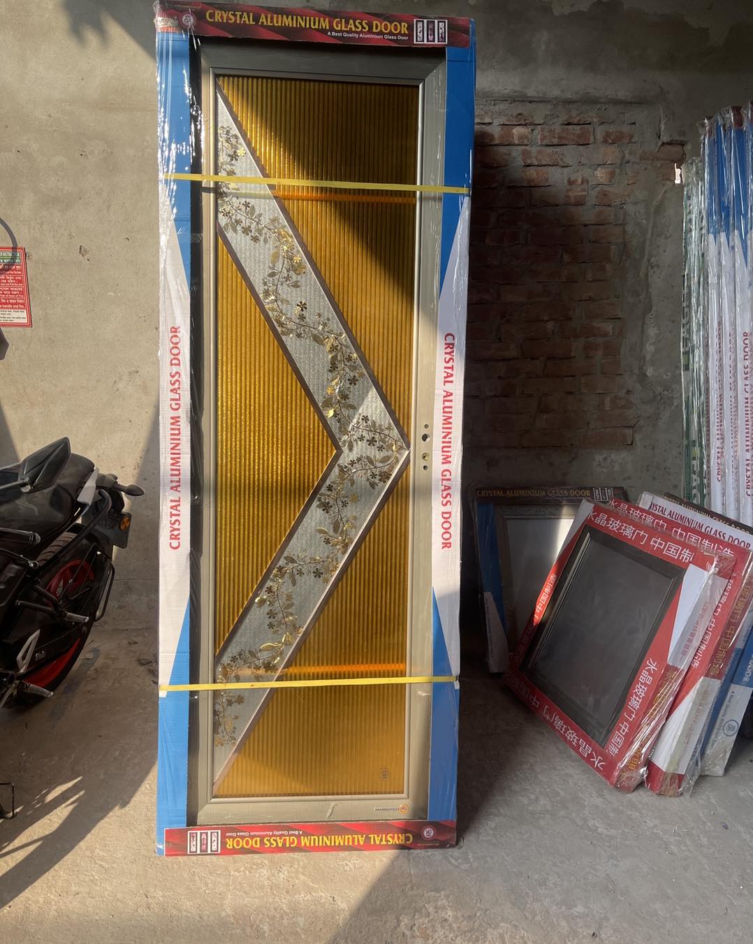 477719912_122132300264572590_8468131126106292253_n.jpg লাক্সারি গোল্ডেন জারা এলুমিনিয়াম গ্লাস ডোর - Image 3