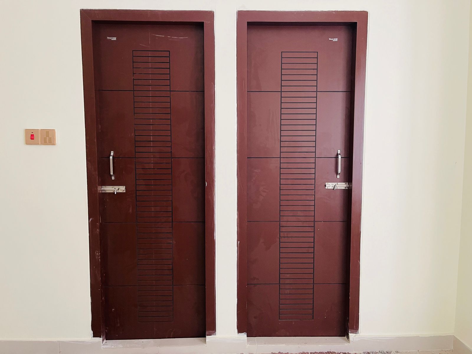 WhatsApp-Image-2024-05-07-at-13.13.39_e283cfe5.jpg Premium Complete Door Lacquer door Smart eco wood Toilet & Balcony, Bedroom, Main door - Image 20